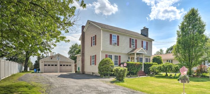 Stylish Suburban Home w/ Pool! 10 Mi to Royal Mtn Hoteles en Condado de Fulton