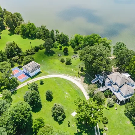 Water front Oasis with pickle-ball court and hot tub