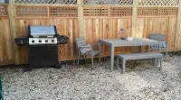 3 bedroom 2 1/2 bath house 1 1/2 Blocks From Main Street, one block from harbor. - บังกะโล