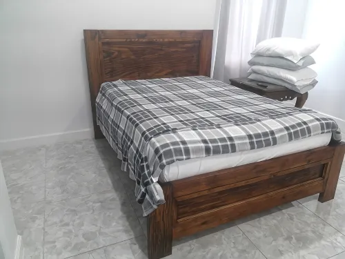 2 minutes from Downtown 5 minutes from the airport. 2 minutes from ferry - 2-Star