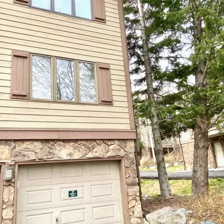 Teewinot B5: Top Floor 2BR/2BA Condo -- Fully Remodeled
