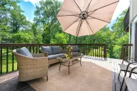 Cozy Retreat w/ Pool, Cinema Room & Fire Pit - Boutique