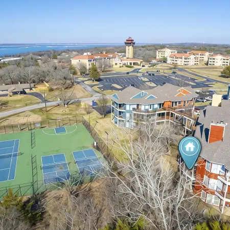 STEPS TO LAKE TEXOMA & TANGLEWOOD RESORT - MEMBERSHIP ACCESS INCLUDED