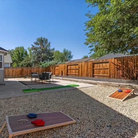 Luxury Home, W/Pool Table; 40 min from Tahoe