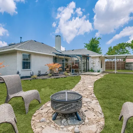 Cozy Designer Family Home Arcade, Park, Tennis, Trails, Pickleball and King bed