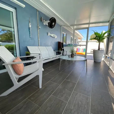 ☆Featured on HGTV☆ Heated Pool, SleepNumber Beds, Beach Cruisers