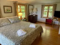 Sparkling Waterfront Gem, Spectacular Views, Private Beach, Great for Kayaks - 4-Star