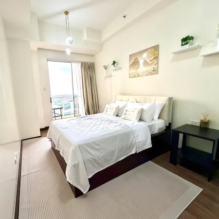 Cozy Luxe Penthouse at Acacia Estates