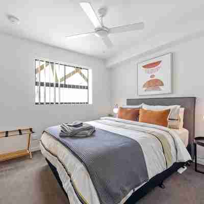 Stylish & Superb! 2Bed/2Bath/1Car~ Walk to CBD Rooms