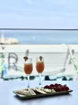 Skipper Beachfront Suites - Homestays