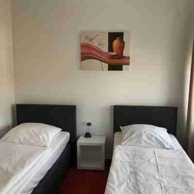 Hotel Zum Weinberg Rooms