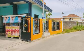 RedDoorz Syariah Near Lippo Plaza Sidoarjo