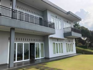 Reiko Villa Bogor 3Br 10 Person