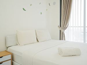 Elegant Studio Room Apartment at Sky House BSD Near Aeon Mall