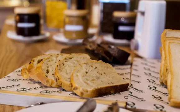 Liberty Hotel Thamrin Jakarta Отели рядом с достопримечательностью «JKT 48 Theater»