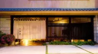 嬉野溫泉 御宿 紅舍宮 嬉野溫泉 湯けむり広場附近的飯店