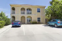 Pool Walk to Beach Sleeps Tons #C 2 Bedroom Condo by RedAwning فنادق في جزيرة ساوت بادري