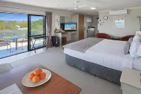 Whangaparaoa Lodge فنادق في Orewa