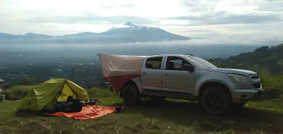 Rumah Merah Salak Villa & Camping Ground Hotel dekat Negeri Di Atas Awan