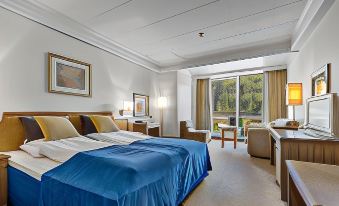 2. Hotel Al..