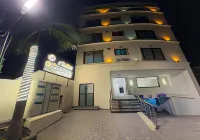 Gold Pine Hotel Lahore Hotel in zona University College Lahore