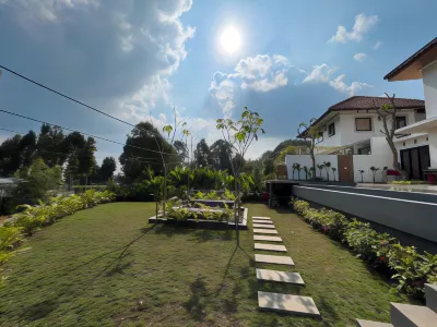 Villa Amethyst Lembang 4Br JB-2 with Private Pool Hotell i Cigugur Girang