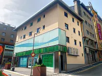 Apartamentos Pantebre 3000 Hotels near Telecabina Pas de la Casa