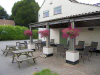 The River Don Tavern and Lodge - parking