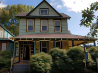 Vandiver Inn Hotels near Seneca Cannery Antiques
