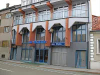 Hotel Uno Hotels near Varga Tanya Horse Show