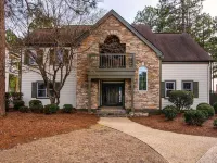 Stunning Golf Views on Pinehurst National No. 9. A Luxurious Retreat Awaits. Hotels in Pinehurst