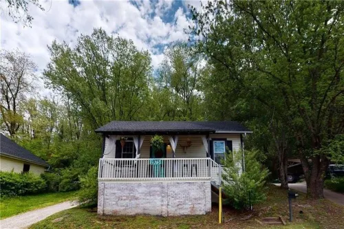 1920s bungalow near river, 8 min to DT AVL!