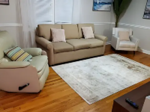 Walkable to the Casino and Family Friendly! 3 Bd/2 ba, Full House, Sleeps 8 Hotels in Portsmouth