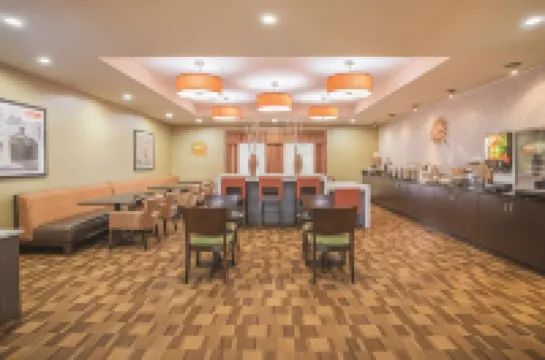 La Quinta Inn & Suites by Wyndham Smyrna TN - Nashville