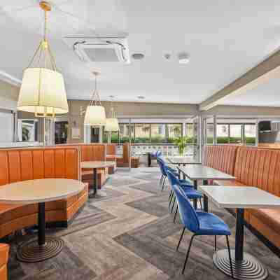 Grand Hotel and Studios Dining/Meeting Rooms