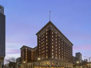 Hotel Fort des Moines, Curio Collection by Hilton
