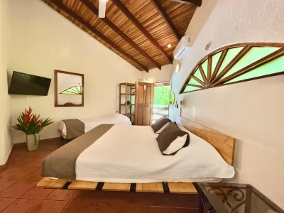 Hotel Luna Llena Отели в г. Playa Langosta