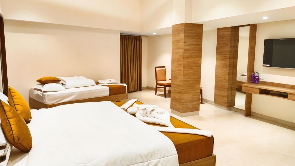 The Paradise Hotel - Luxury Stay