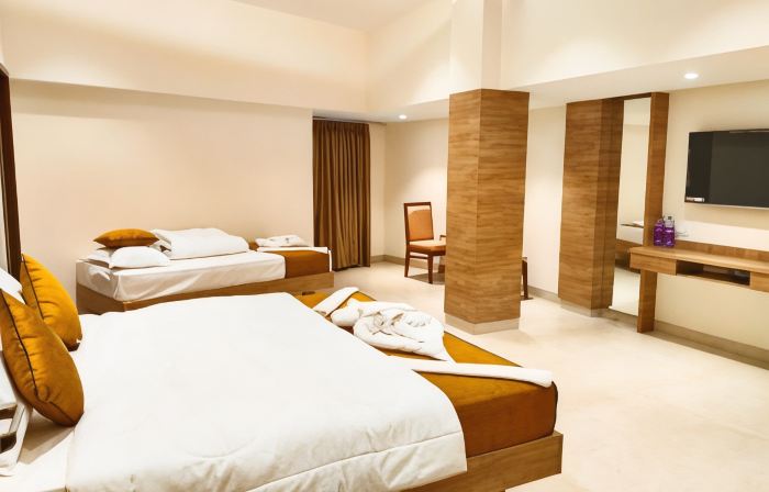 The Paradise Hotel - Luxury Stay