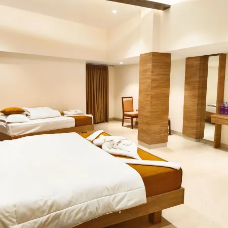 The Paradise Hotel - Luxury Stay