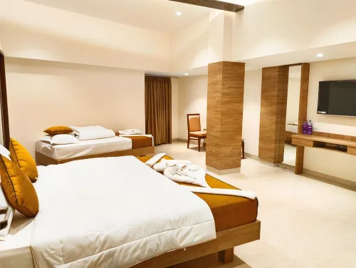 The Paradise Hotel - Luxury Stay