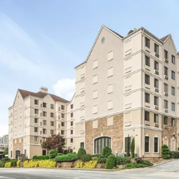 Homewood Suites by Hilton Atlanta Buckhead Pharr Road Отели рядом с достопримечательностью «Станция метро "Бакхед"»