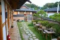 Jeonju Hanok Maeul Yeonwoodang Hanok
