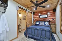 The Belle Plain Caboose is a  private romatic stay with great fishing! Hotels in Callahan County