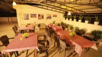 The Waves by the Beach Inn - sarapan