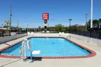 Econo Lodge - Pools