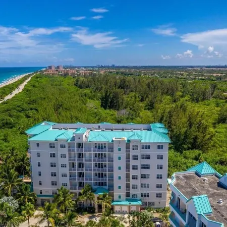 LUXURY 4-Ensuites Beach condo in Jupiter 100 Yards to Ocean!Ocean Views!