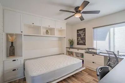 Spacious 4 bedroom, 3 bath with playground Panoramic view, private and gated Hotels near Sunset Park