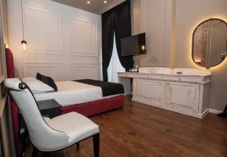 Hotel Kloest Отели рядом с достопримечательностью «Venetian Tower of Durrës»