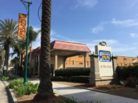 アナハイム ディスカバリー イン & スイーツ アナハイムのホテル